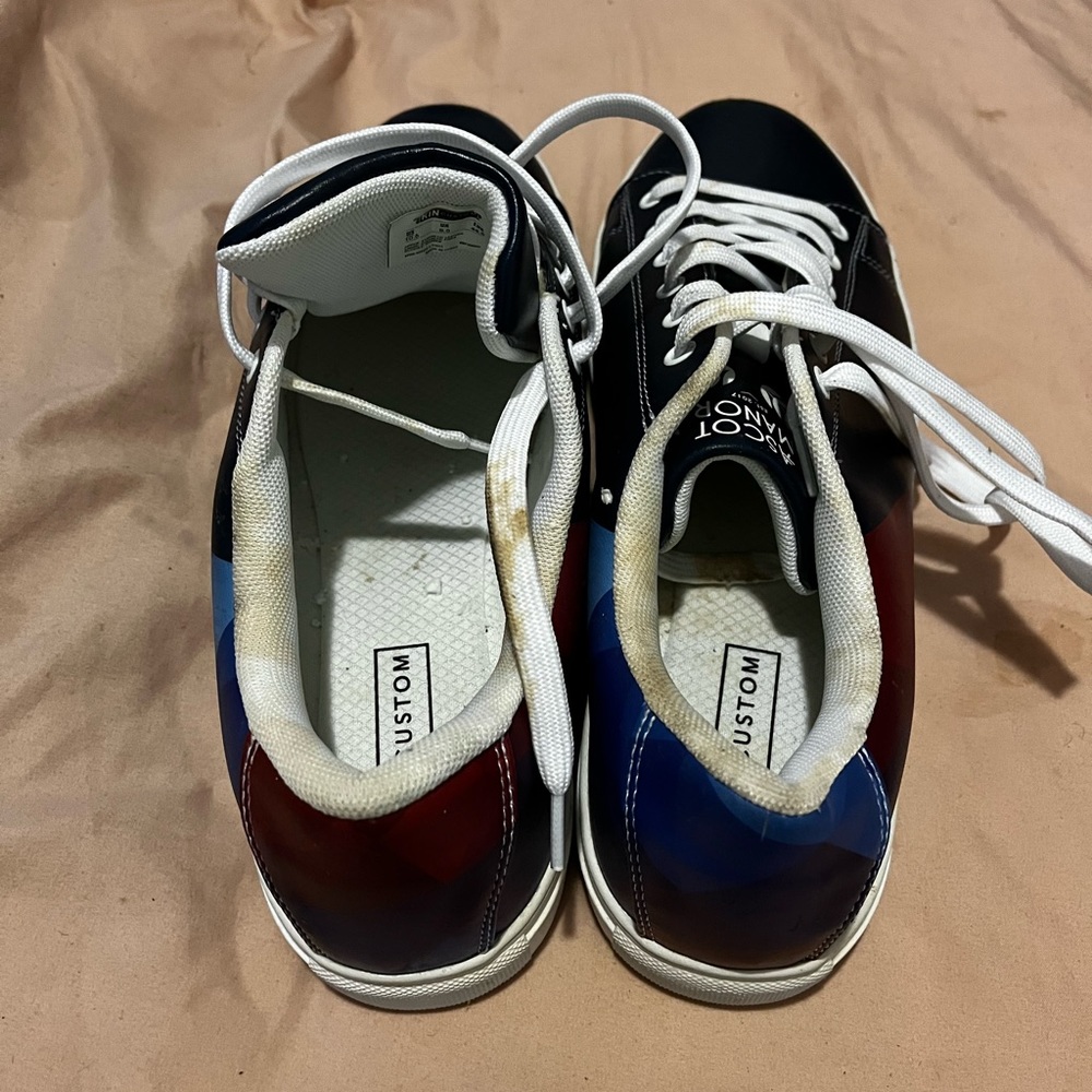 low top sneaker